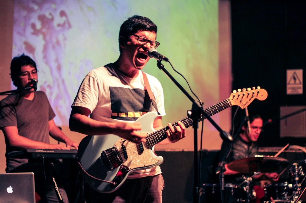 Fútbol en la escuela: “No puedo creer que la escena musical se reduzca a un puñado de gente que son amigos de los&nbsp;sellos”